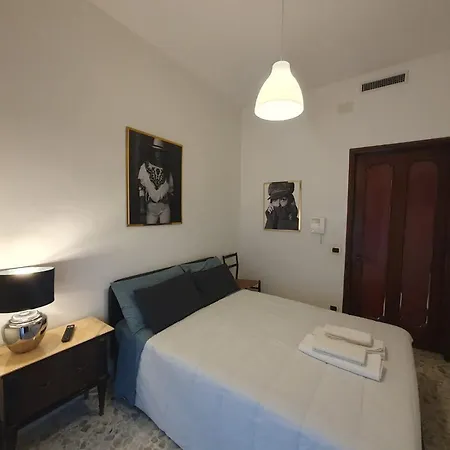 Гостьовий будинок Matrimoniale Cado Dalle Nubi Con Bagno Privato E Balcone Барі