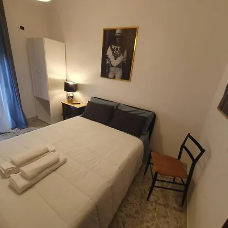 Гостьовий будинок Matrimoniale Cado Dalle Nubi Con Bagno Privato E Balcone