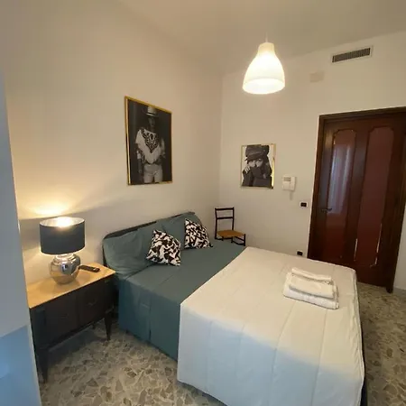 Гостьовий будинок Matrimoniale Cado Dalle Nubi Con Bagno Privato E Balcone Барі